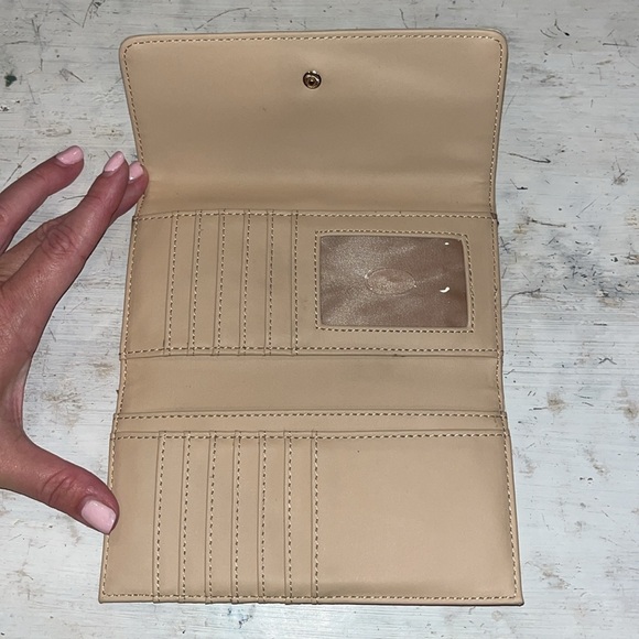 Guess floral slim wallet clutch NEW without tags! - Picture 3 of 5